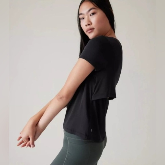 Athleta Tops - Athleta Women’s Black Air Out Cinch Back Short Sleeve Tee Size XL